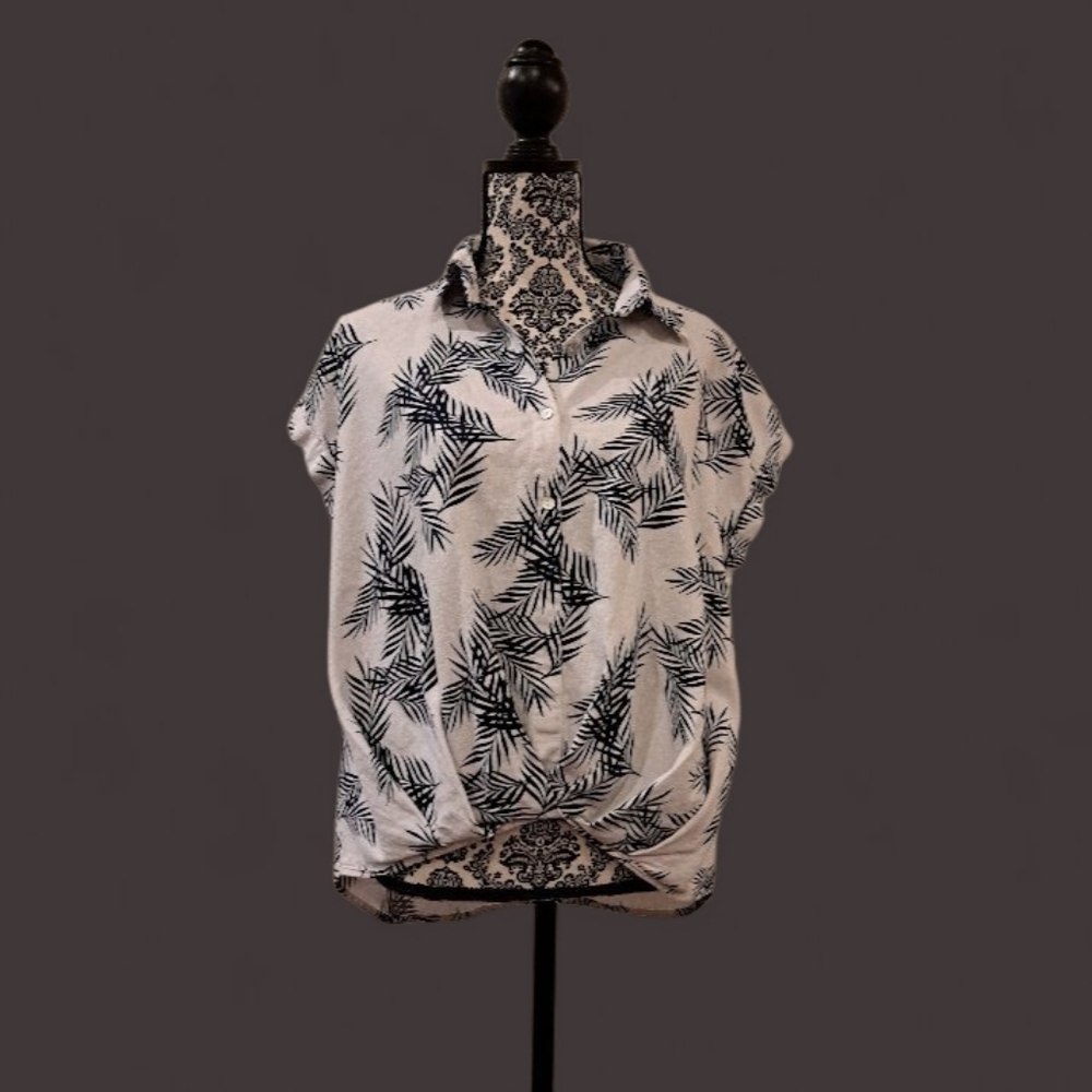 Heroes & Dreamers linen rayon button down shirt navy and white Palm Print size M